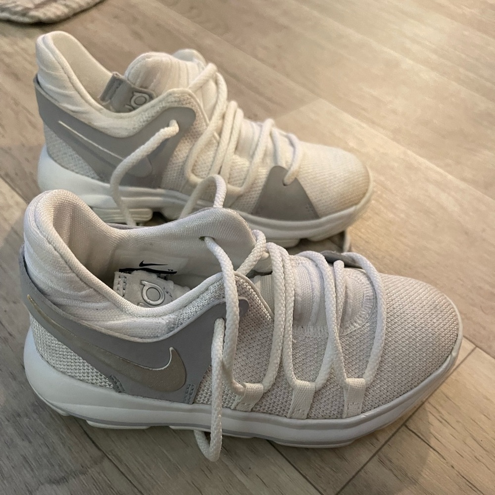 Nike white silver sneakers kids toddler boy 10.5